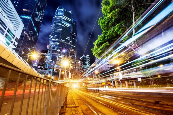 Cidade moderna à noite — Fotografia de Stock