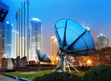 Şanghay'nın gökdelenler ve uydu anten