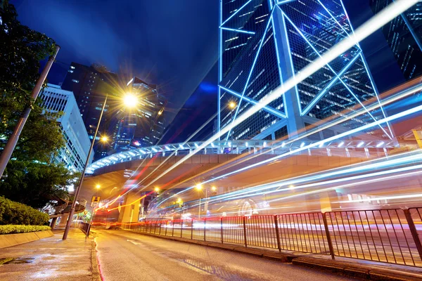 Cidade moderna à noite — Fotografia de Stock