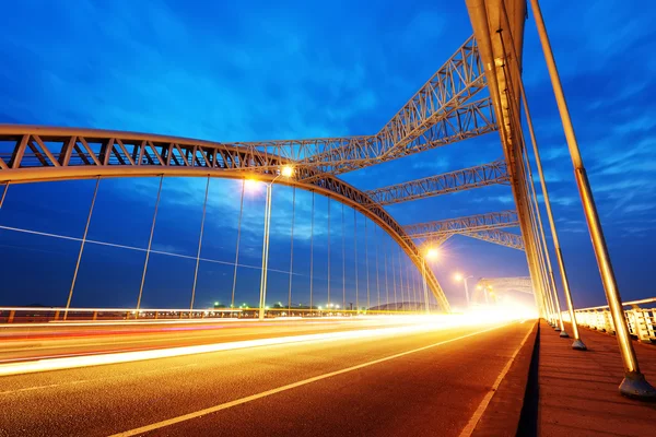 A noite da ponte moderna — Fotografia de Stock