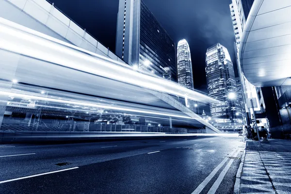 Ciudad moderna por la noche — Foto de Stock