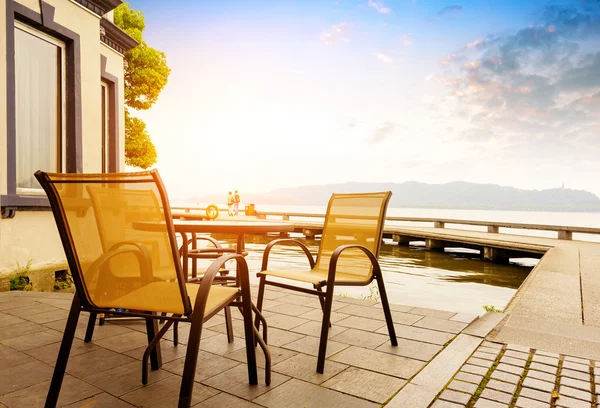 Lake and chairs — Stock Photo, Image