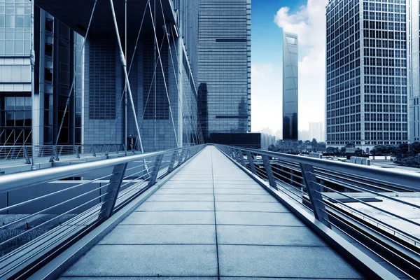 Shanghai Lujiazui centro financeiro do viaduto e arranha-céus — Fotografia de Stock