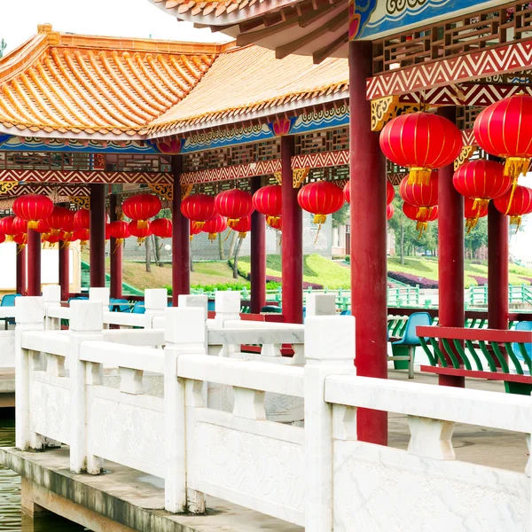 Red lanterns and ancient buildings — Stock Photo, Image