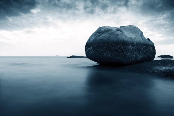 Playa y rocas — Foto de Stock