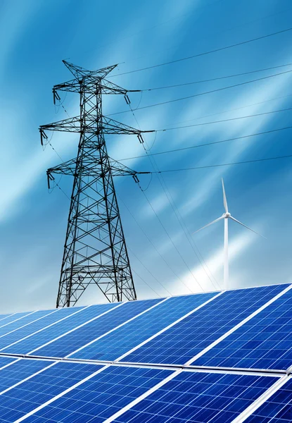 saç Rüzgar türbinleri ve güneş panelleri ve yüksek gerilim kule