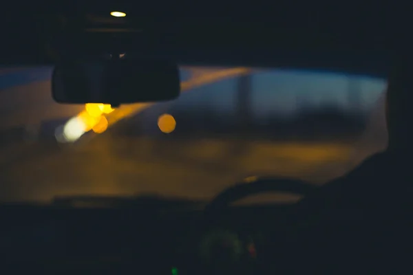 Unscharfe Bilder Von Fahrer Und Windschutzscheibe Der Nacht Mit Schlechten — Stockfoto