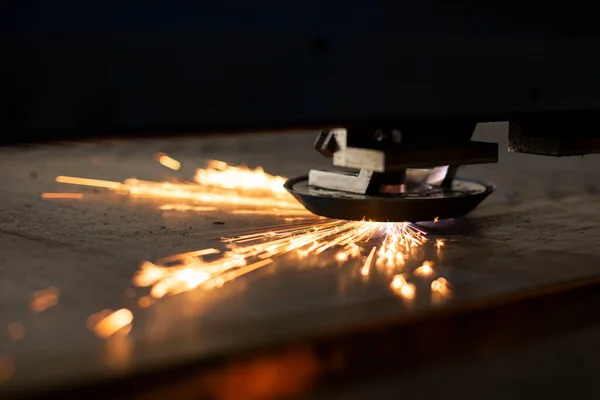 Nahaufnahme Laserschneiden Von Metall Auf Einer Cnc Maschine Einem Großen — Stockfoto