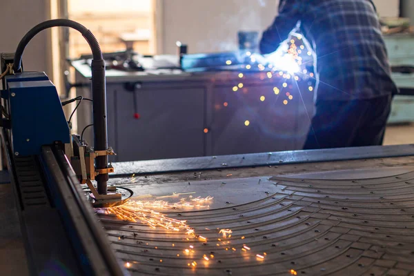 Cnc Máquina Fresagem Metal Durante Processo Fabricação Espaços Branco Frente — Fotografia de Stock