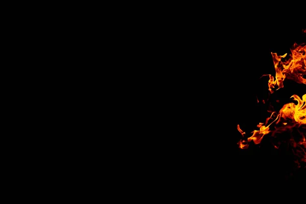 黒の背景に明るい燃えるようなシンボル 火災の背景 黒い背景の炎 — ストック写真