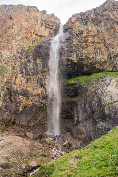 Alpine Waterfall Mountains Kyrgyzstan Flowing Melting Glaciers Close — Stockfoto