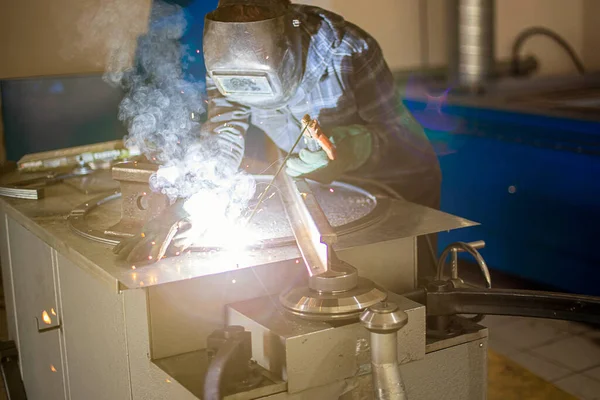 Welder Performing His Work Stationary Post Electric Arc Welding —  Fotos de Stock