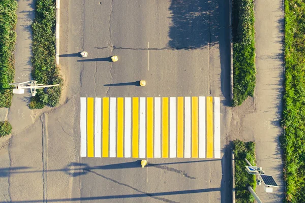 Frisch Lackierter Fußgängerüberweg Auf Einer Asphaltierten Straße Fotografiert Von Einer — Stockfoto