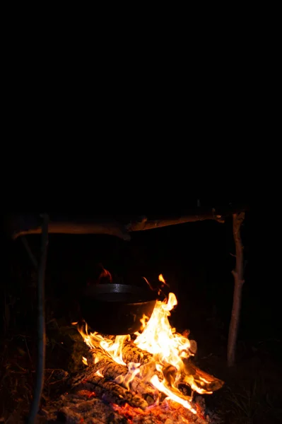 Matlagning Campinggryta Långt Från Staden Naturlig Ved Sent Kvällen — Stockfoto