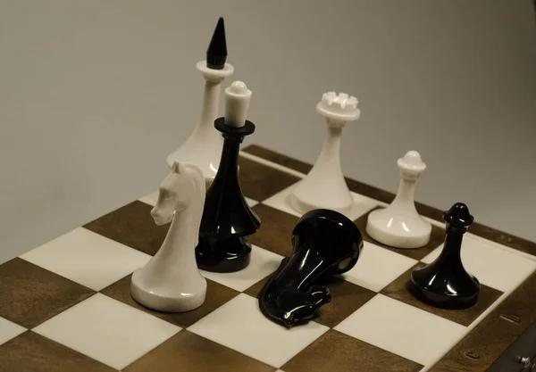 chess game queen tournament gambit checkmate pawn