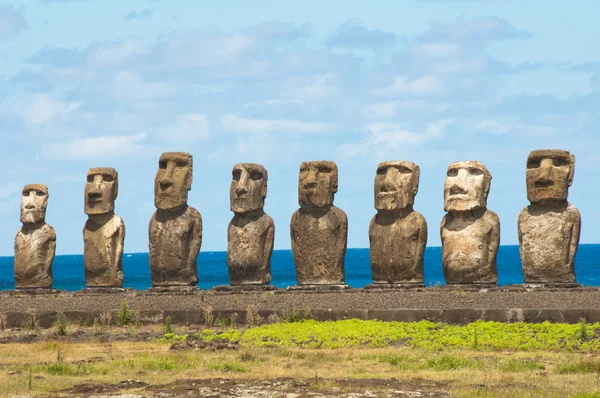 Moais in ahu tongariki, Paaseiland (Chili) — Stockfoto