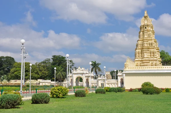 Mysore Sarayı (Hindistan'Trinesvara Swami Tapınağı) — Stok fotoğraf