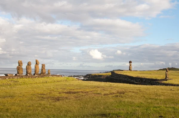 Moais in Tahai , Easter island, Chile — Stock Photo, Image
