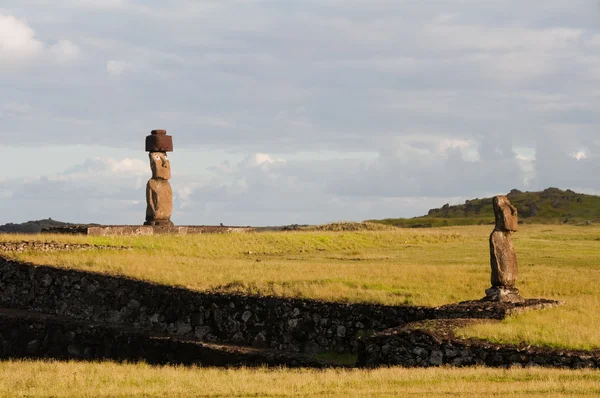 Moais em Tahai, Ilha de Páscoa, Chile — Fotografia de Stock