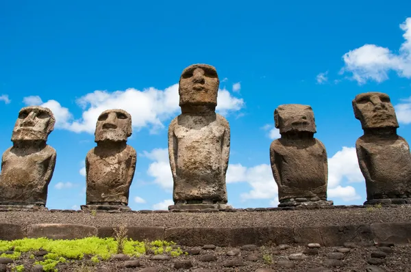 Moais à Ahu Tongariki (île de Pâques, Chili)) — Photo