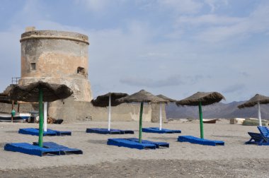 plaj ve tower San miguel yakınındaki gata cape, Andalusia (Seville (İspanya))