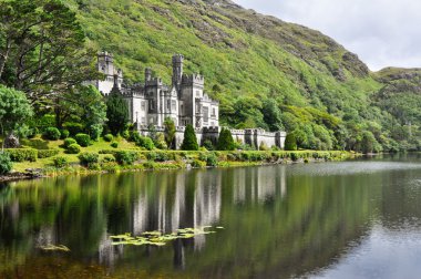 Kylemore abbey dağlarda connemara, İrlanda