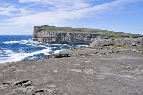附近敦安格斯之歌、 inishmore、 阿伦群岛在爱尔兰的悬崖 — 图库照片