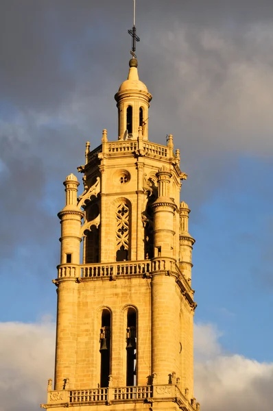 Zvonice kostela santa maria los Arcos, Navarra (Španělsko) — Stock fotografie