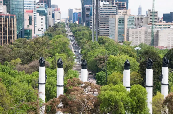 Avenida Reforma desde el castillo de Chapultepec, Ciudad de México — Foto de Stock