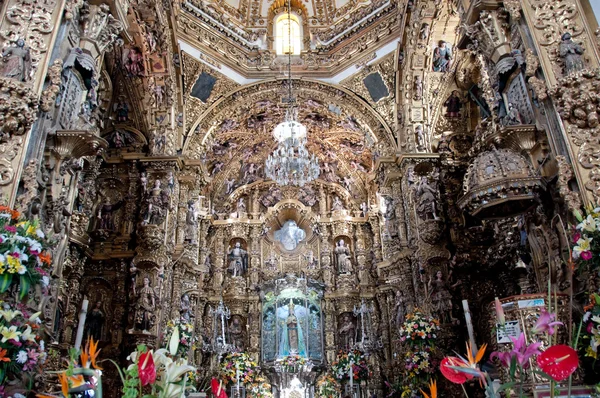 Retábulo do Santuário de Nossa Senhora de Ocotlan, Tlaxcala (México ) — Fotografia de Stock
