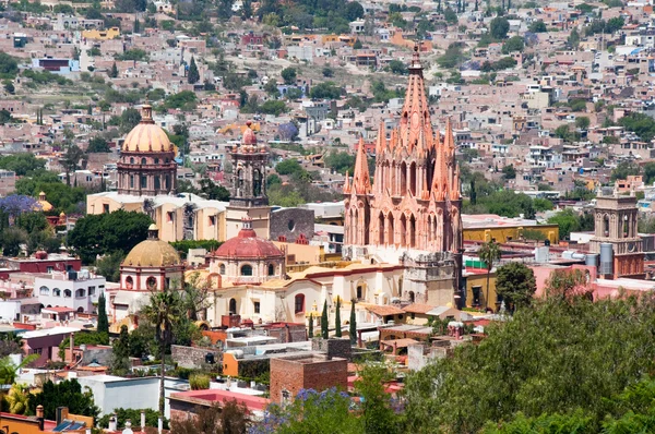 サン ミゲル アーケンジェル教会、サン ミゲル デ アジェンデ （メキシコ) — ストック写真