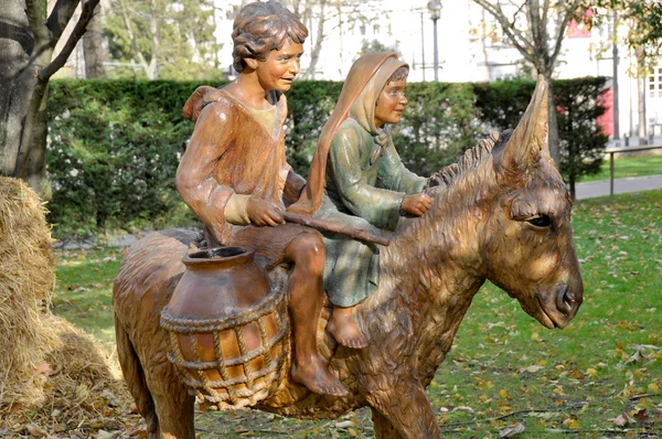 Figuras que representan el belén de Navidad en el parque de la Florida, Vitoria, País Vasco, España — Foto de Stock