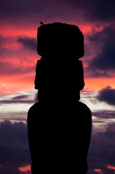 Wschód słońca w ahu tongariki, Wyspa Wielkanocna, chile — Zdjęcie stockowe