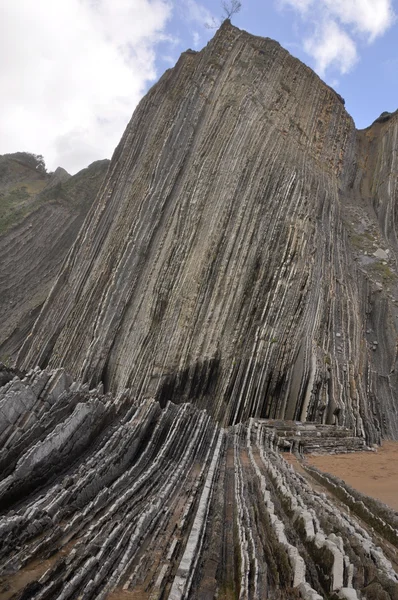 Flysch en Zumaia, Gipuzkoa, País Vasco, España — Foto de Stock