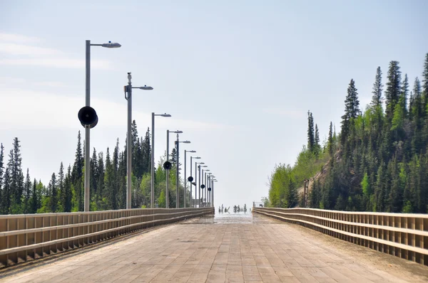Brücke über Yukon River, dalton highway, alaska — Stockfoto