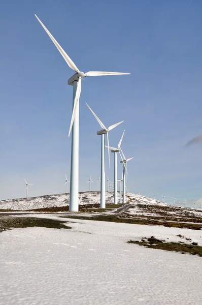 Wind turbines farm in winter, Elgea range (Basque Country) — Stock Photo, Image