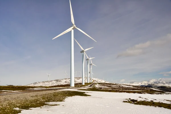Wind turbines farm in winter, Elgea range (Basque Country) — Stock Photo, Image
