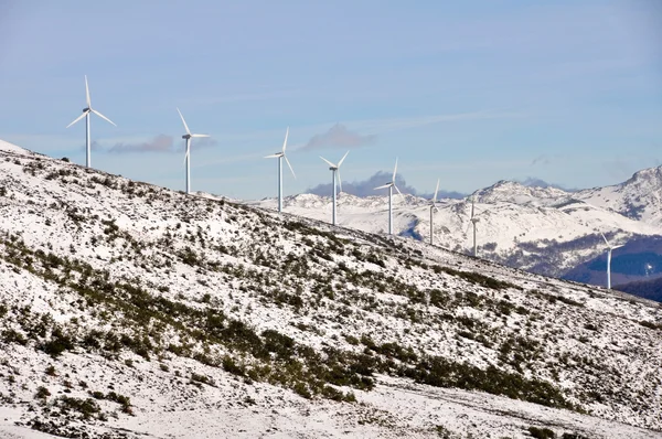 Wind turbines farm in winter, Elgea range (Basque Country) — Stock Photo, Image