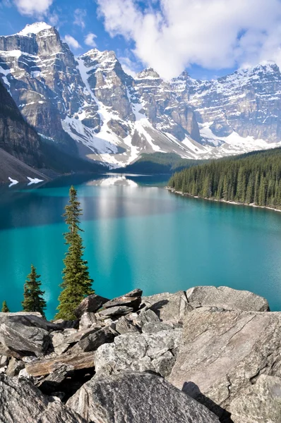 Moraine Lake, Rocky Mountains (Canada) — Stock Photo, Image