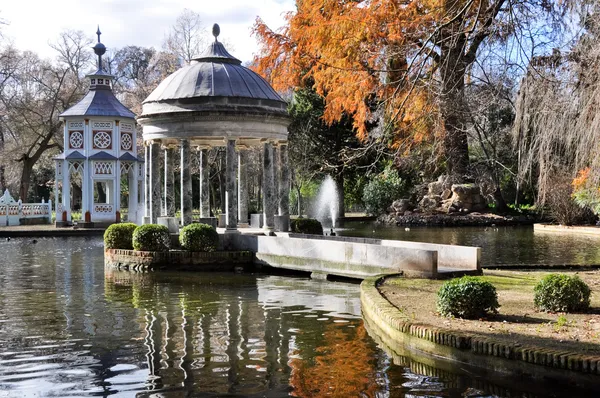 Chinescos pond, Prince 's garden, Aranjuez (Madrid ) — стоковое фото