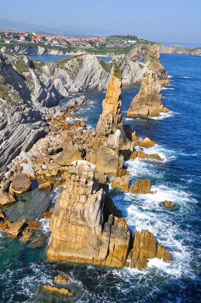 Nefunkční pobřeží (Costa quebrada) v Liencres (Španělsko) — Stock fotografie