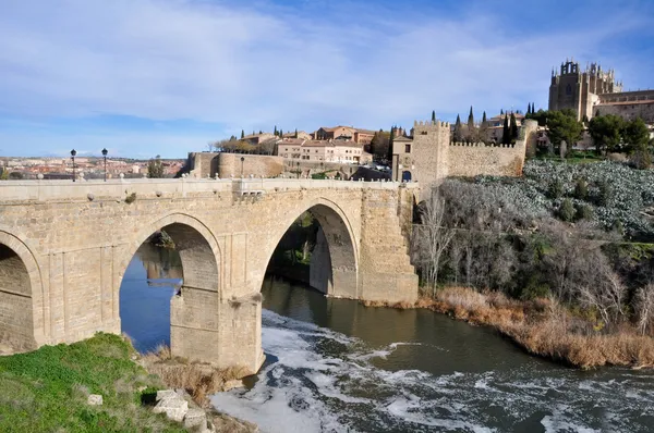 Puente de San Martín, Toledo (España) ) — Foto de Stock