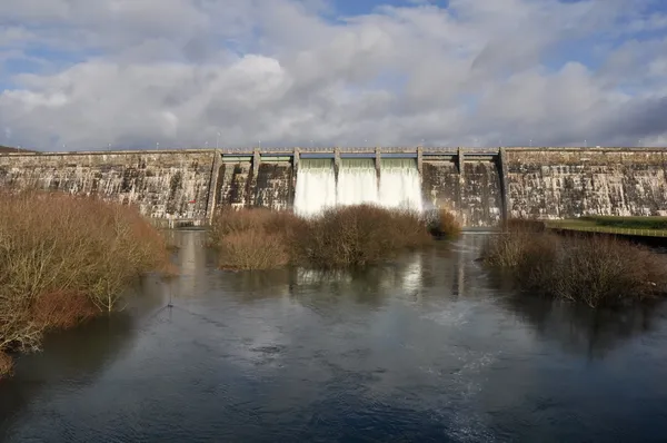 Dam over Zadorra river, Basque Country, Spain — Stock Photo, Image