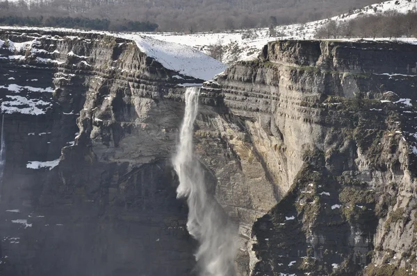 Wasserfall in der Quelle des Nervion Flusses, nördlich von Spanien — Stockfoto