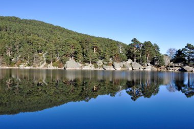 Laguna negra, buzul Gölü soria (İspanya)