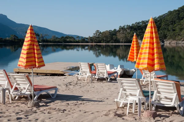Hamacs et parasols, Lagune bleue, Oludeniz (Riviera turque ) — Photo
