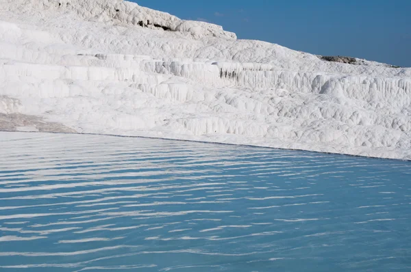 Travertine pools and terraces in Pamukkale (Turkey) — Stock Photo, Image
