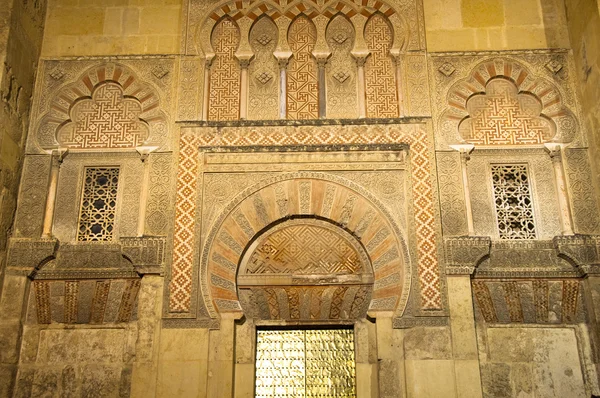 Kant poort van mezquita-kathedraal in de nacht, cordoba (Spanje) — Stockfoto