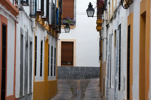 Gasse in der Innenstadt von Cordoba (Spanien) — Stockfoto