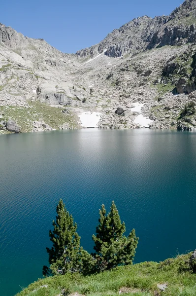 Estany gran damitges, aiguestortes i sant maurici np, Pireneje — Zdjęcie stockowe